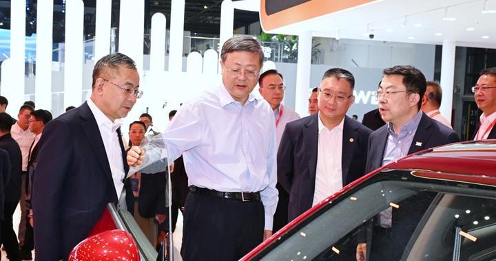 更好发挥汽车产业在扩投资促消费方面的带动作用！陈吉宁调研上海车展