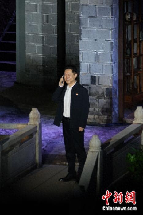 图为“何以中国·闽山闽水物华新”网络主题宣传活动启动仪式上，郭广平扮演廖俊波。李太源 摄