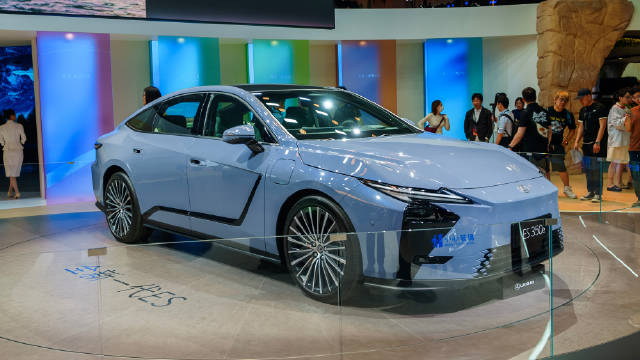 在本届车展上，雷克萨斯ES迎来第八代大换血！