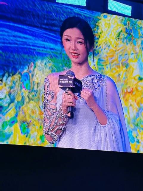 虞书欣称新剧《双轨》质感高级甜虐交织，媲美《星你》