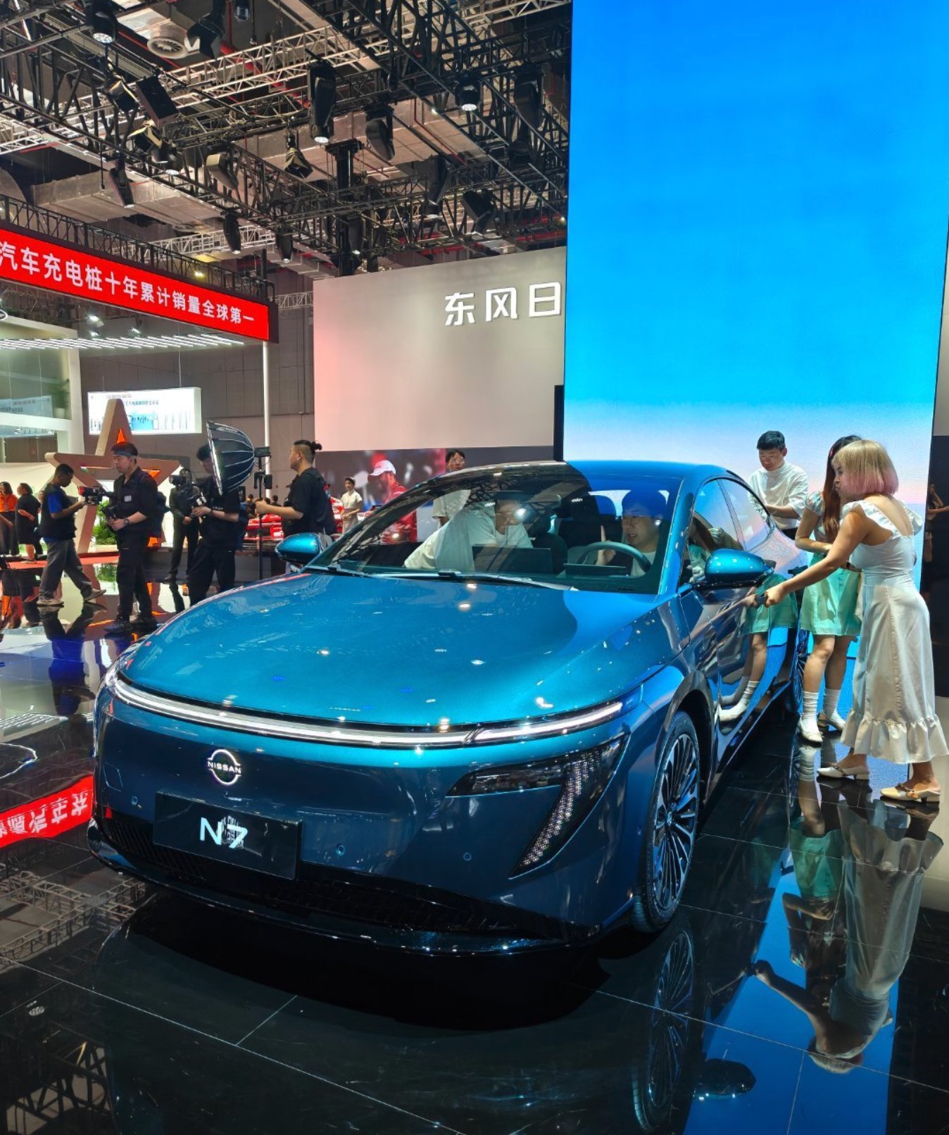 新能源时代汽车的好多功能都发生了变化，依旧不变的是日产的大沙发