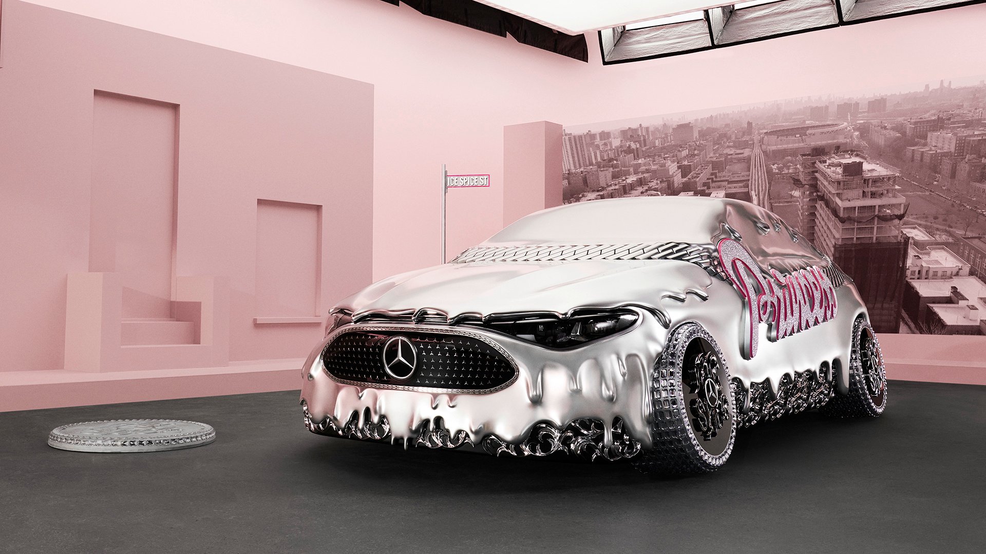 梅赛德斯-奔驰携手Ice Spice推出熔融铬CLA艺术作品