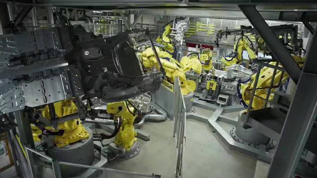 新的2025保时捷911生产线，看起来不如小米亦庄的超级汽车工厂高级？!