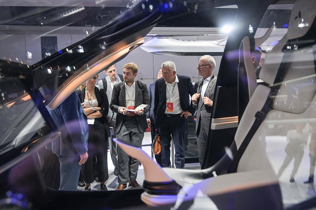 在上海车展，多家跨国车企接受《环球时报》采访：“我们在中国市场奉行长期发展战略”