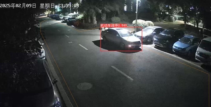 (图为:万科物业在管小区的“AI大脑”自动识别出机动车违停)