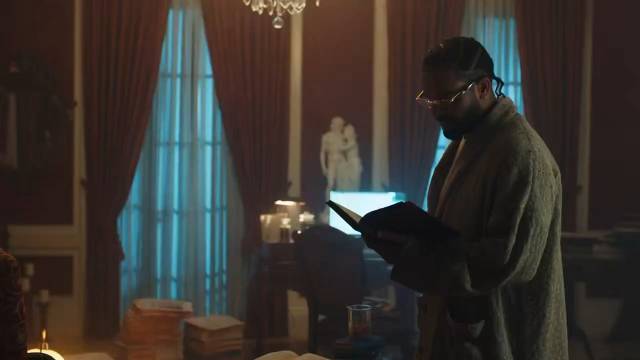 Drake出现在其香水品牌Better World Fragrance House 的新广告中