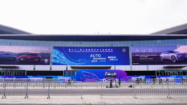 2025上海车展车企集中推新车型与智能科技