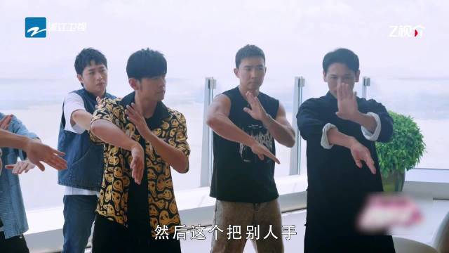 刘畊宏学咏春被董崇华轻松拿捏，阿ken笑翻现场