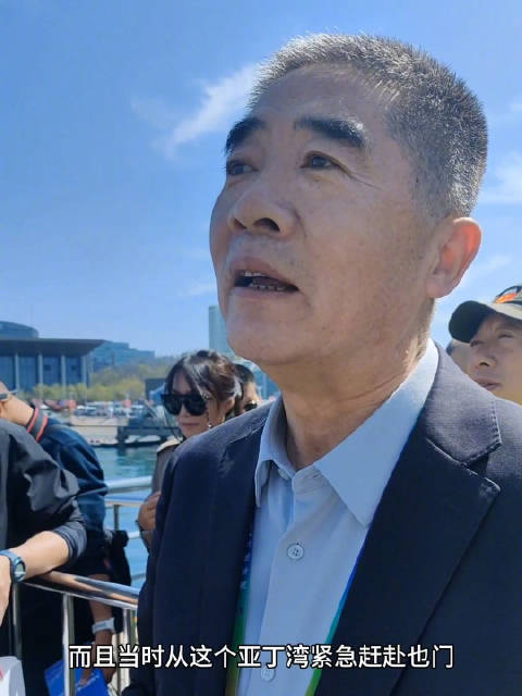 军事专家杜文龙现场讲解临沂舰，大赞青岛国防意识强