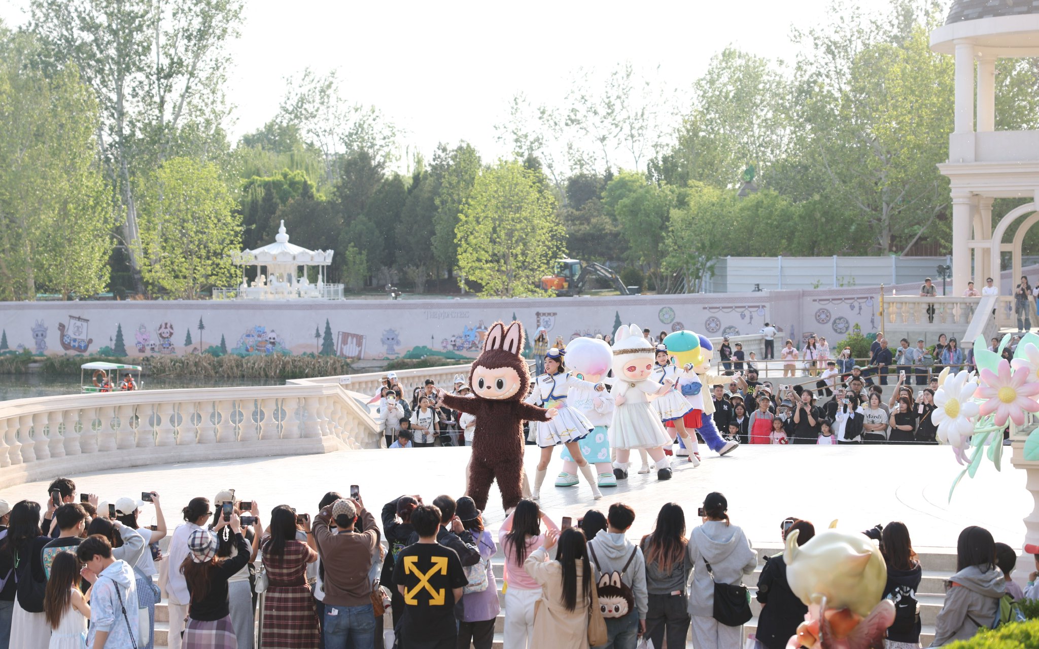 泡泡瑪特城市樂園的精彩演出。新京報記者 王飛 攝