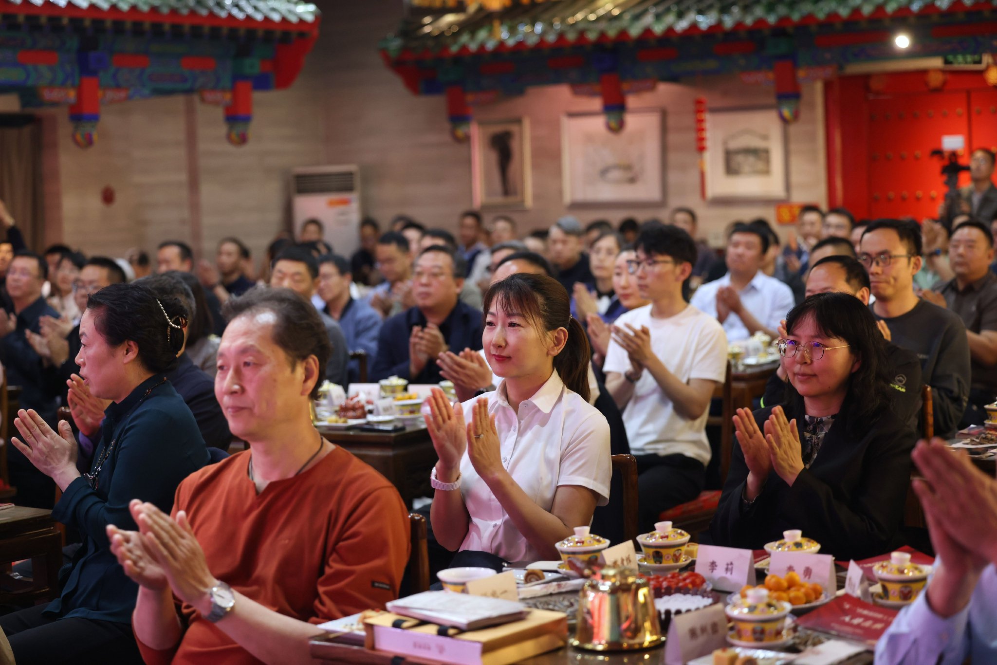 高級技師在台下為精彩節目鼓掌。新京報記者 王貴彬 攝