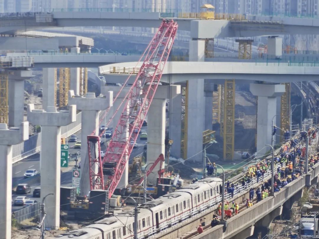 ▲線路設施和列車受損。