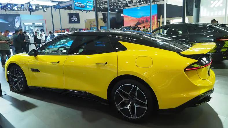 刹不住的车不配叫性能车？莲花高管放狠话，老车主嗤之以鼻