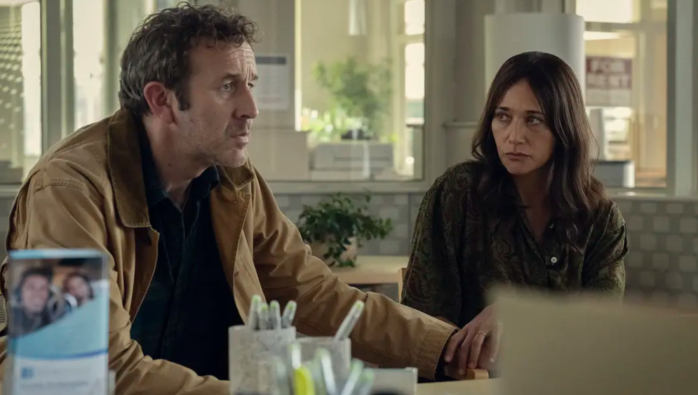 病人有头发，照护者不发疯：《黑镜》中的身体缺席与虚伪关怀