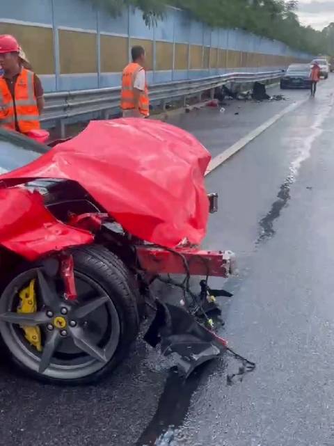 其实法拉利撞得比例也很高，奈何价格太高、保有量太少，大家见的少！