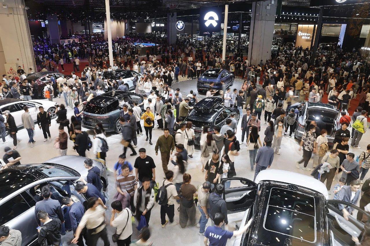 全球车企，为何争相奔赴上海？