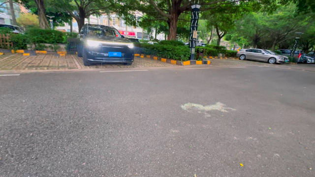 问界M8这个智慧交互大灯够有仪式感么