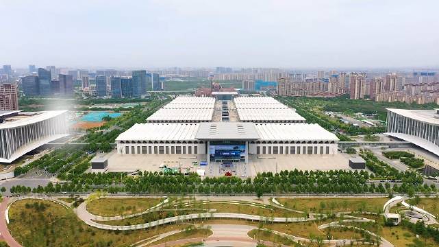 2025中国西北最大车展西安开幕，超万人参与展现汽车工业魅力