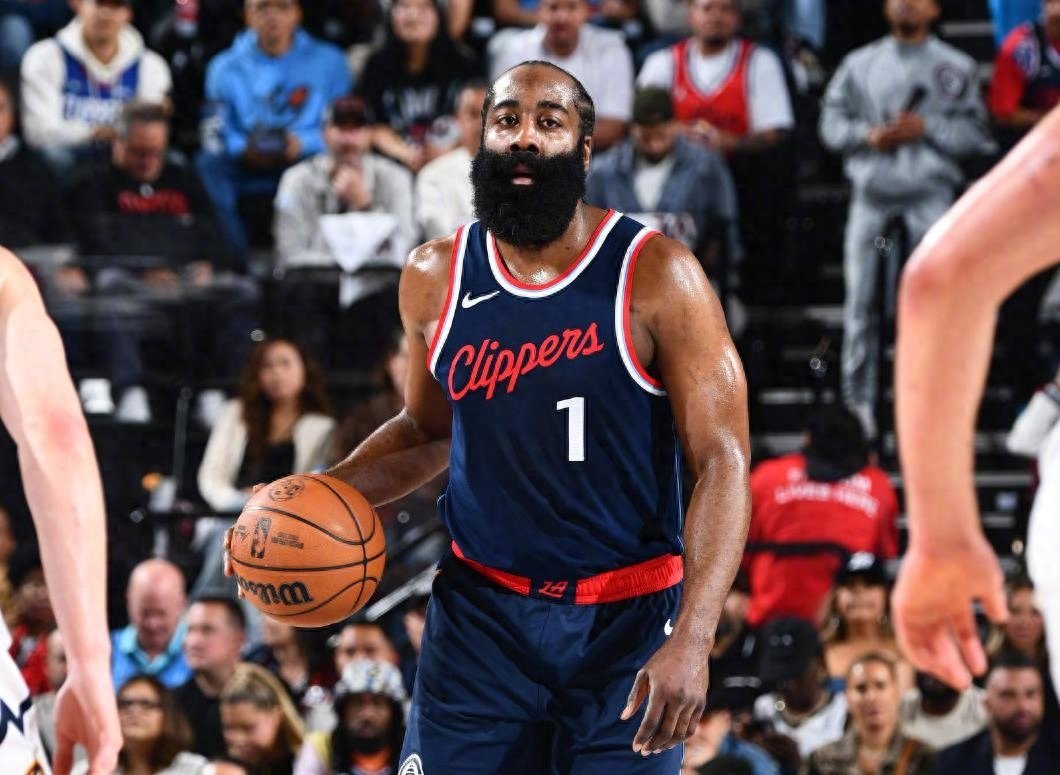 快船99-101掘金！无奈不是输球，是船记不满裁判，泰伦卢也太固执