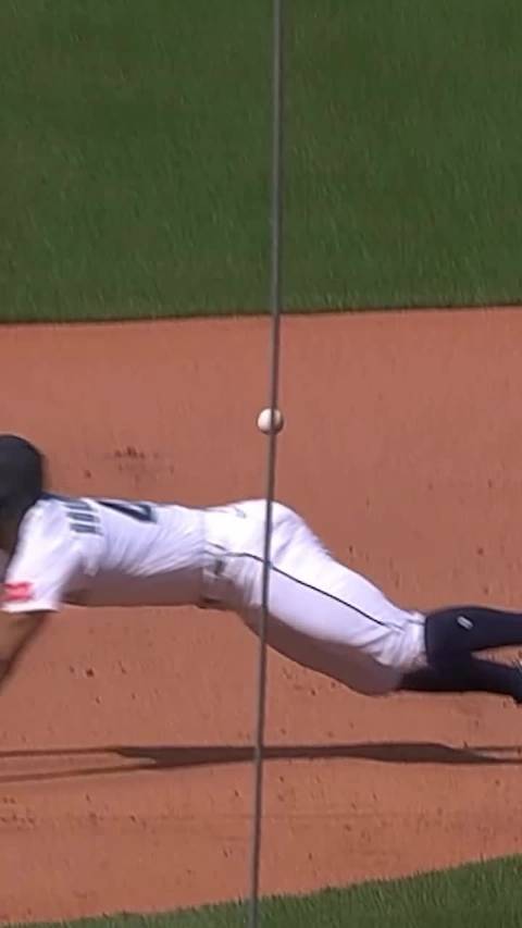 水手胡利奥-罗德里格斯（Julio Rodríguez）今天在球场上演棒球版《黑客帝国》