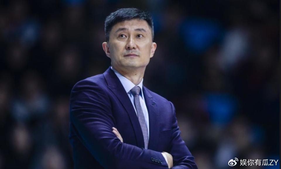 休赛期黄荣奇赴美特训，球迷建议广东队拿杜润旺+现金换邹阳