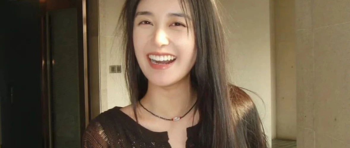 蒋依依姐姐走门后当医生？张新成李兰迪分手了？胡歌甘心给杨紫抬轿？绿大暗前妻和富二代在一起了？短剧男主经常约粉丝？