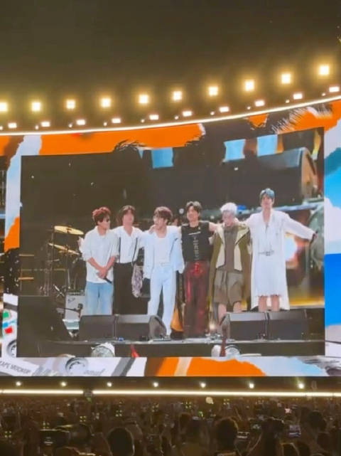 再就业男团音乐节合体演唱活该