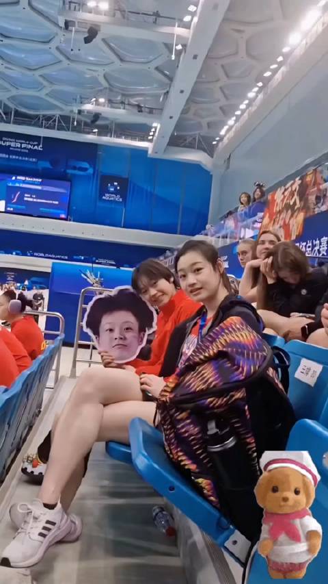 用吐舌卖萌的全红婵和美丽优雅的昌雅妮开启美好的一天吧