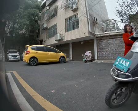 网友：是坏人变老了吗？你是怎么下得了手，我的新车原版漆就这么被你毁了！