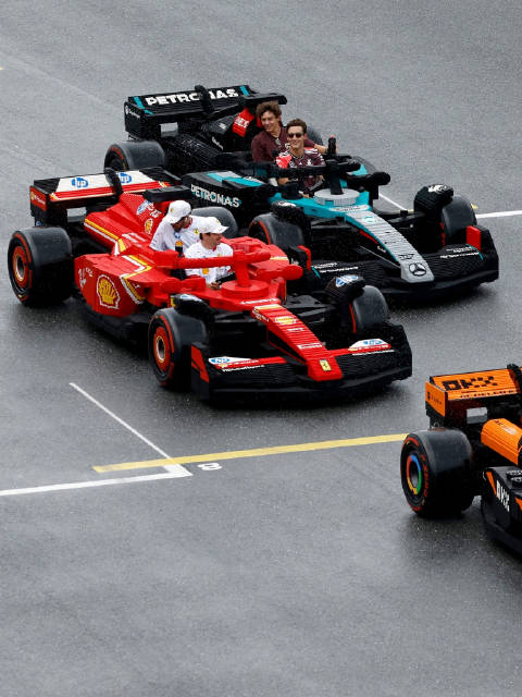 40万块乐高打造F1赛车迈阿密巡游后现战损版