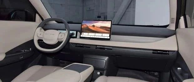 8.99万起！全景天幕、128色氛围灯、还有“沙发床”，比亚迪元UP/宝骏悦也Plus慌不慌？！