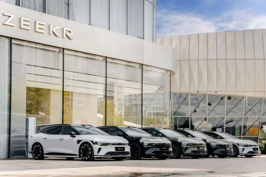 极氪智能座舱团队被整合，但极氪仍用ZEEKR AI OS座舱系统｜36氪独家