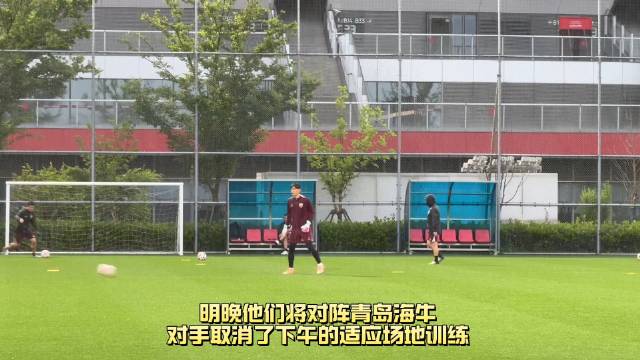 中超第12轮，上海海港赛前训练：颜骏凌第一个现身训练场 蒋光太参与合练