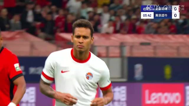开场4分钟，蒋光太禁区内犯规，经VAR核实后，青岛海牛获得点球机会！
