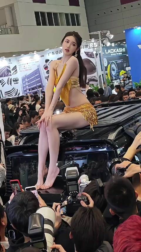 车展现场 人气也太高了吧