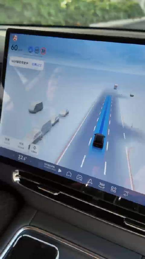 李多海体验小鹏G6被超快充电智能驾驶种草，称要购买