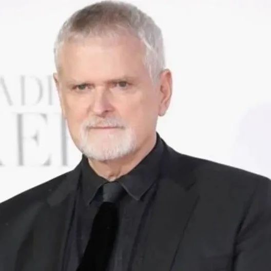 美国导演詹姆斯·弗雷因脑癌去世，享年71岁，曾导演《五十度黑》《五十度飞》《汉尼拔》