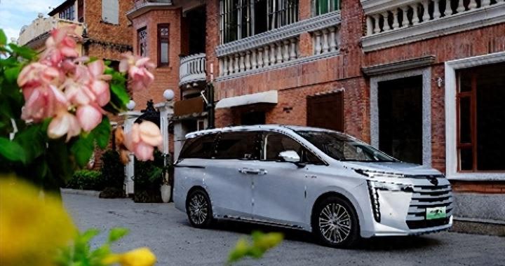 家用车最优选，传祺E8+全系限时17.68万起，为中国家庭满爱加码