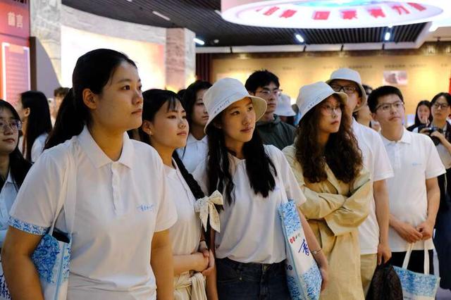 首都青年学子参观铸牢中华民族共同体意识主题教育馆。团北京市委/供图