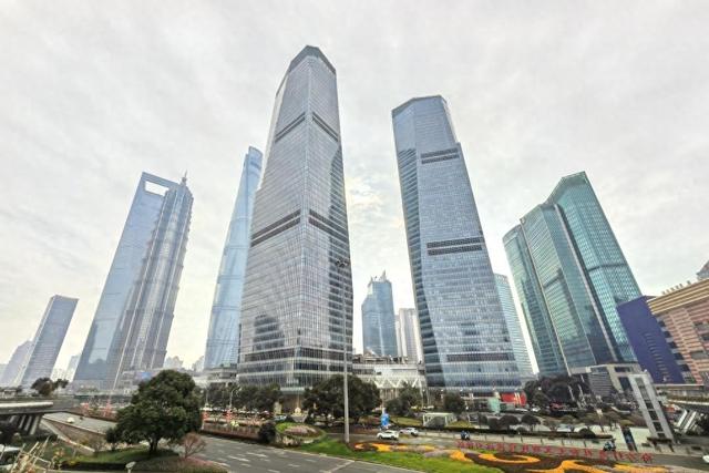 这是2025年1月14日拍摄的上海浦东陆家嘴金融城街景。 新华社记者 桑彤 摄