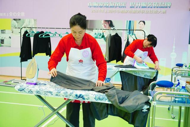 2024年10月12日,2024年上海市巾帼家政服务职业技能大赛在上海开放大学举行。 新华社发(谢鑫摄)