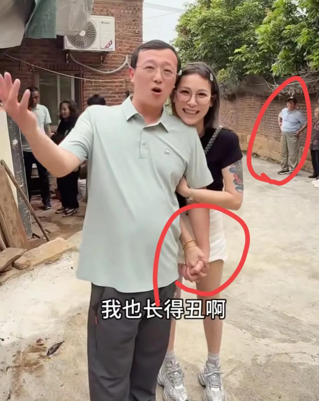 二哈对槿汐说狠话 与二哥开战 和大哥太亲密 爷爷看懵 曝儿时旧照