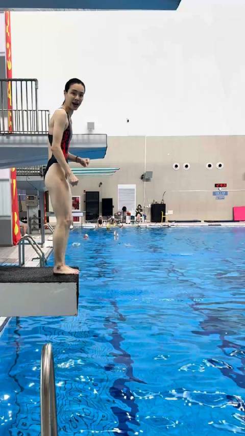 为了给女儿做示范，再次穿上泳衣！ 棒棒哒