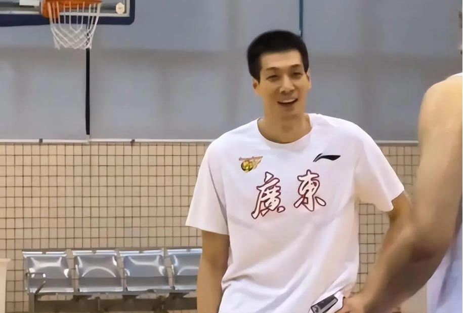 恭喜，任骏飞官宣，加盟新球队，不是宏远，已和球队汇合