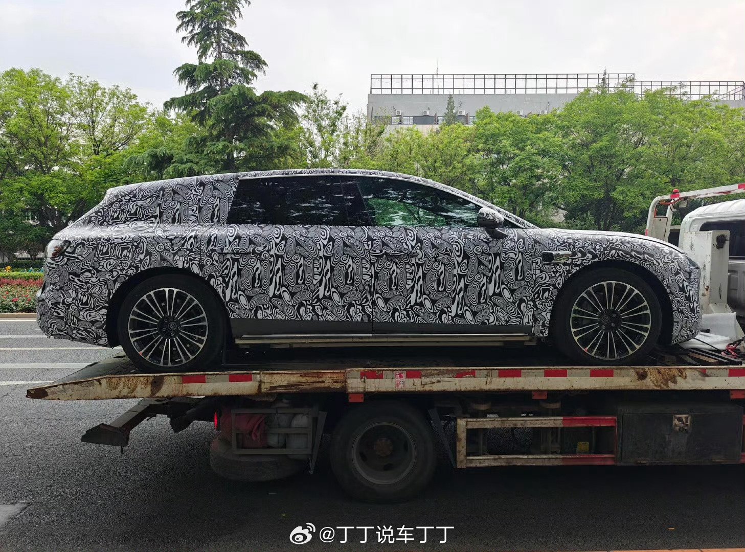 华为系首款旅行车曝光！享界S9新车能否打破小众魔咒？