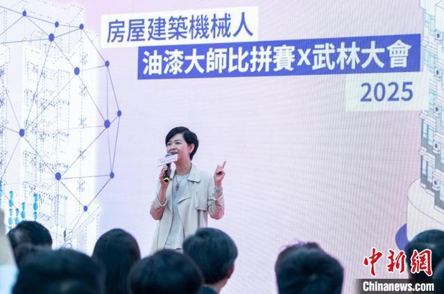 图为香港特区政府房屋局局长何永贤致辞。中新网记者 侯宇 摄
