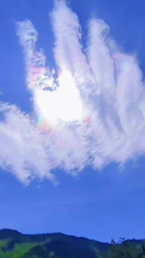 接好运！五台山现七彩宝莲祥云