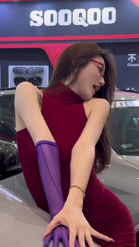 车展现场又美又飒