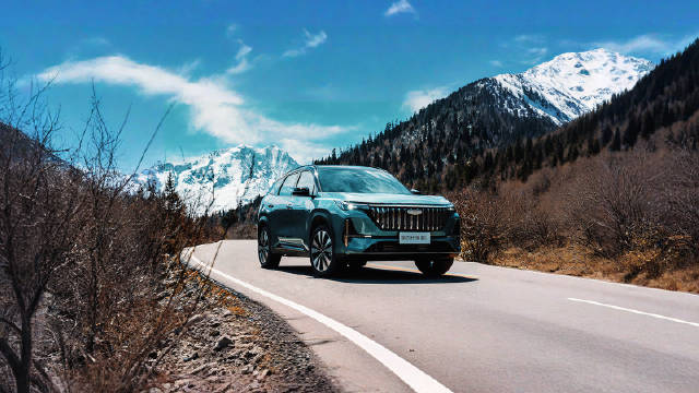 因为热爱！ 在雪山草原间把世界变成孩子的课堂 在丽江晨光里用镜头收藏浪漫