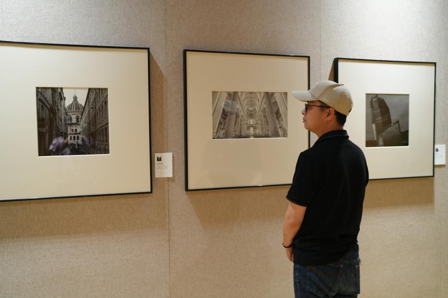 5月13日,「光影互鑒——中法攝影展」在北京城市圖書館啟幕。北京城市圖書館供圖